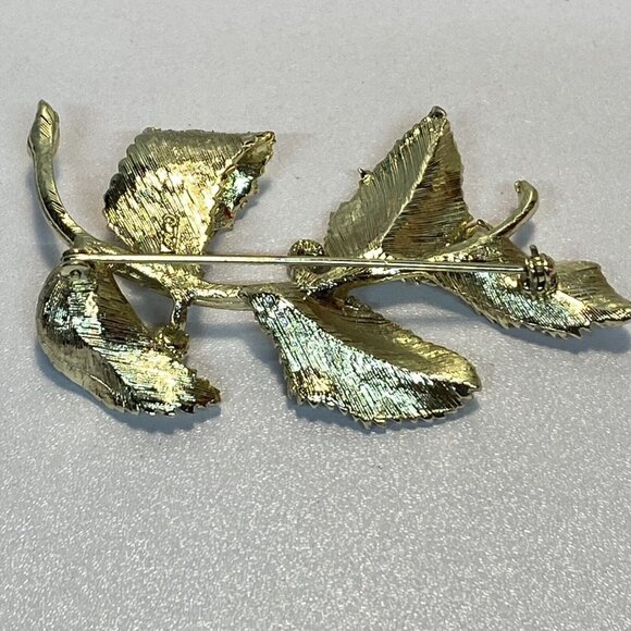 Vintage 1940's Coro Gold Plated Five Leaves Berry Brooch Pin - Picture 6 of 9